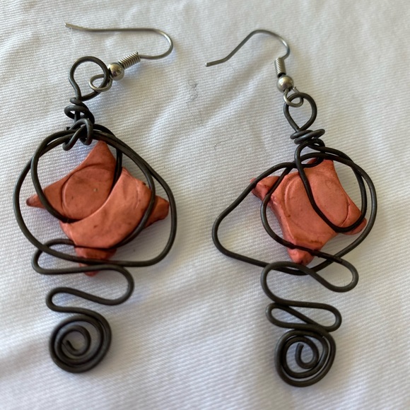 Fimo/Wire sculptured earrings - Picture 1 of 3